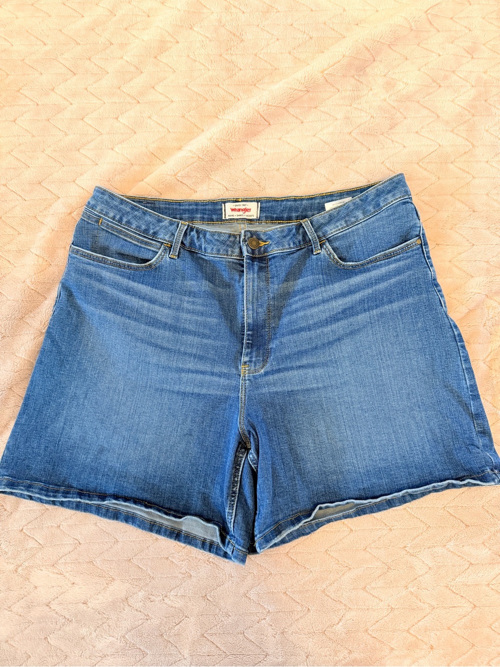 Wrangler Medium Blue Denim Women's Shorts - Casual Mid-Rise